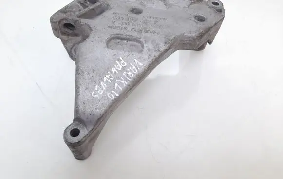 Volkswagen Jetta V Engine mounting bracket 03G199207F V200KTS2