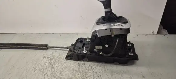 Volkswagen Golf V Gear shifter/selector 1K1713025AA