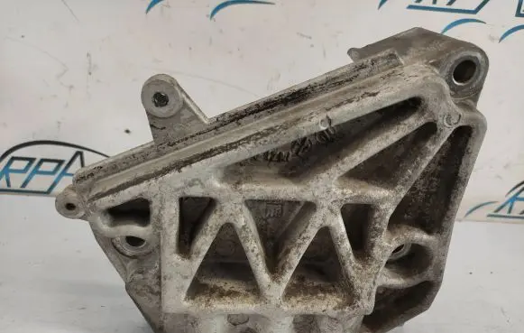 Chevrolet Captiva Engine mounting bracket 96440352