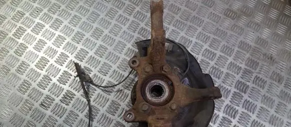 Toyota RAV 4 (XA30) Front wheel hub