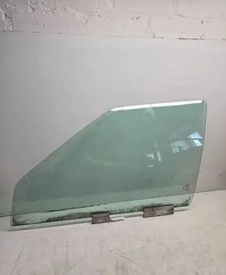 Volvo S70 V70 V70 XC Front door window glass four-door