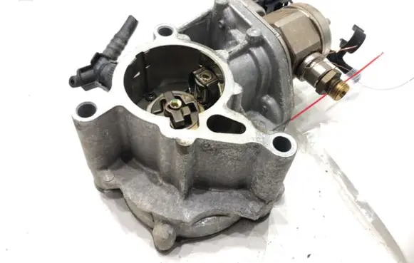 Volkswagen Jetta VI Fuel injection high pressure pump 06A127026B