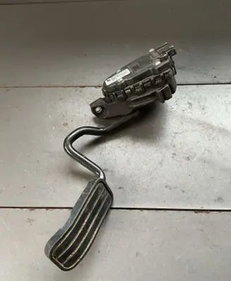 Volkswagen Sharan Accelerator throttle pedal 7M4721603E YM219F836GB