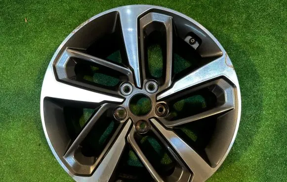 Hyundai Kona I R18 alloy rim 