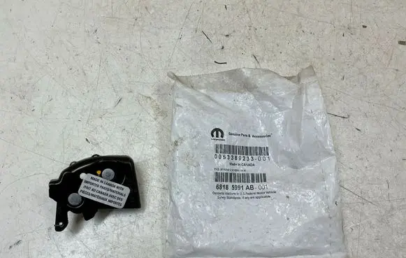 Chrysler Pacifica Sliding door lock 68185991AB