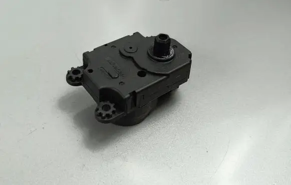 Peugeot 5008 II Air flap motor/actuator A21201700