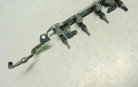 Nissan Qashqai Fuel injector supply line/pipe 