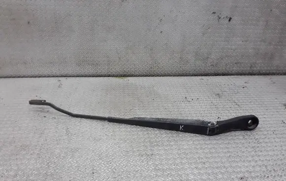 Nissan Primera Front wiper blade arm