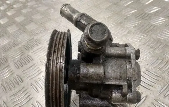 Mazda 323 F Power steering pump 5Y031
