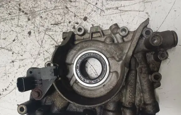 Volvo V40 Oil pump BM5G6600FD