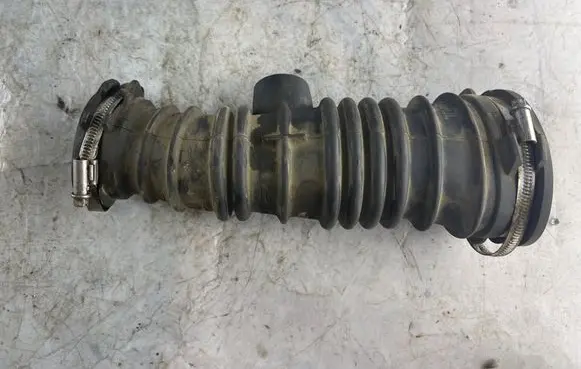 Ford Focus Air intake hose/pipe 3m519a673m