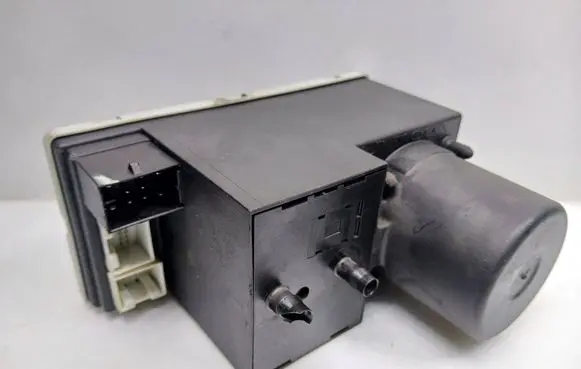 Audi A4 S4 B5 8D Central locking vacuum pump 8D0862257BKAS 8D0862257B