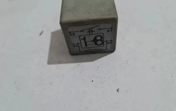 Volkswagen Transporter - Caravelle T4 Other relay 191937503 22204007