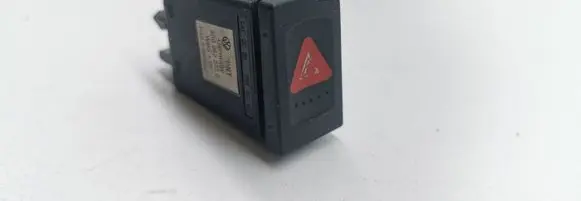 Volkswagen PASSAT B5 Hazard light switch 3B0953235B