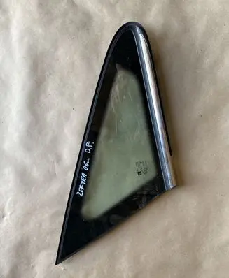 Opel Zafira B Front door vent window glass four-door 