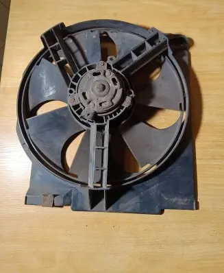 Chrysler Voyager Radiator cooling fan shroud 4401816
