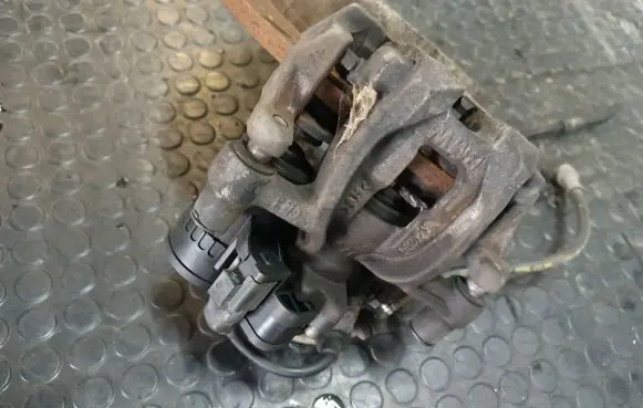BMW X2 F39 Rear brake caliper 6892605