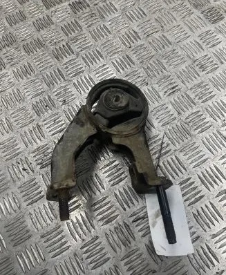 Toyota Avensis T250 Engine mount bracket