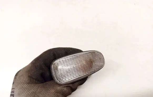Volvo XC90 Front fender indicator light E353656