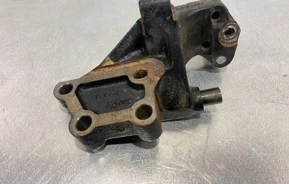 Toyota RAV 4 (XA40) Engine mounting bracket 123150R020