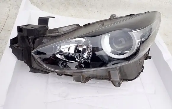 Mazda 3 III Headlight/headlamp