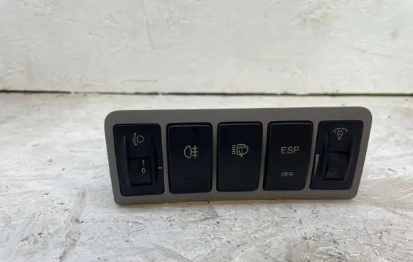 Hyundai Santa Fe Headlight level height control switch 933003K400