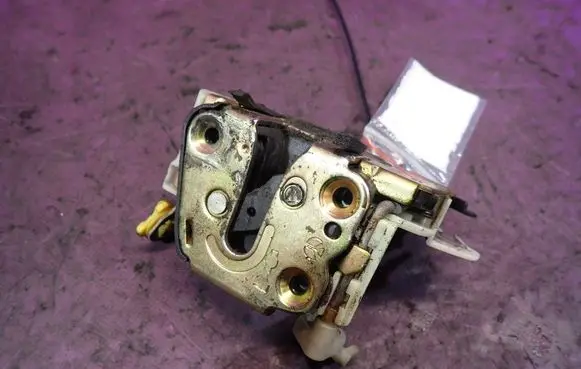 Nissan Micra Front door lock 