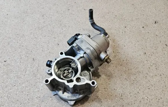 Audi TT TTS RS Mk3 8S Vacuum pump 06L145100B 06L127025K