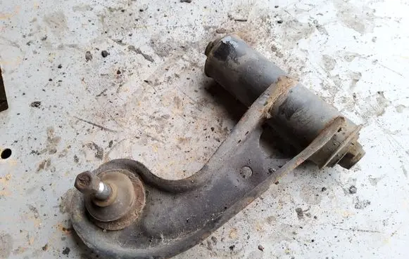 Mercedes-Benz E W210 Front lower control arm/wishbone