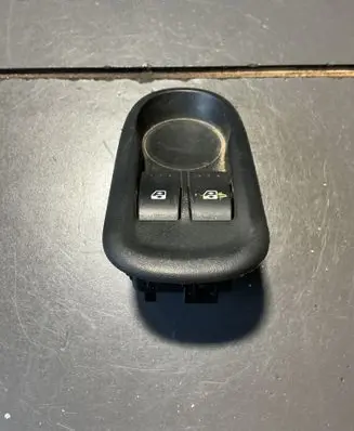 Renault Kangoo I Electric window control switch 8200548969