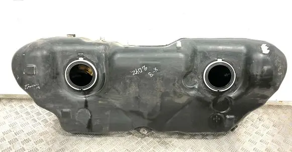 BMW X3 E83 Fuel tank 6758611 6768390 6758605