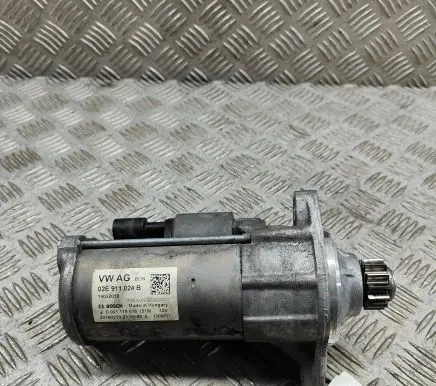 Volkswagen Golf VII Starter motor 02E911024B 0001179518