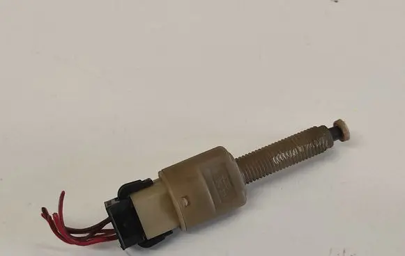 Volkswagen PASSAT B5 Brake pedal sensor switch 4A0945515A