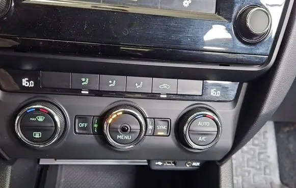Skoda Octavia Mk3 (5E) Climate control/heater control trim 5E0907044AB IMPRK1580103