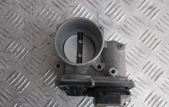 Mazda 3 III Throttle valve PE0113640B