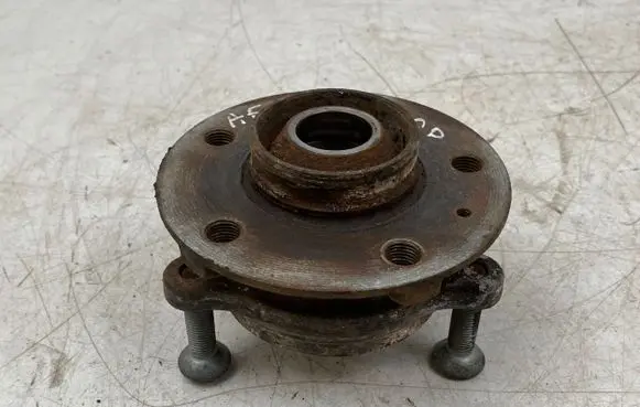 Audi A5 Sportback 8TA Rear wheel hub