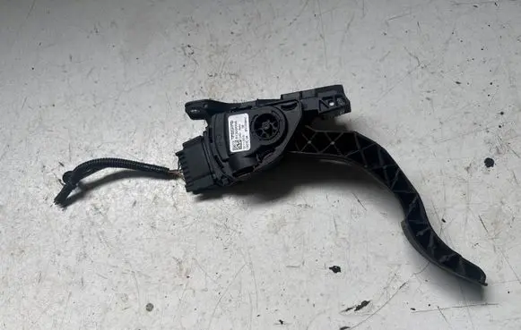 Volvo XC60 Accelerator throttle pedal 31329058