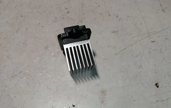 Hyundai Sonata LF Heater blower motor/fan resistor 