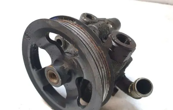 Toyota Corolla Verso AR10 Power steering pump 