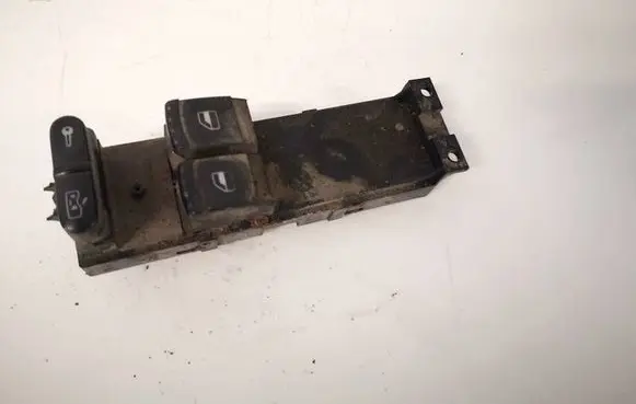 Volkswagen PASSAT B5.5 Electric window control switch 1J3959857B