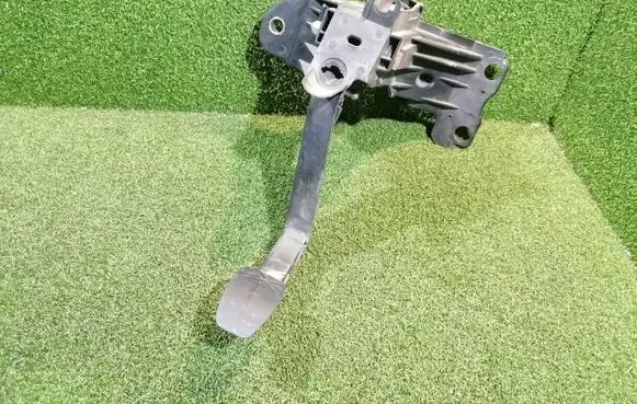 Clutch pedal