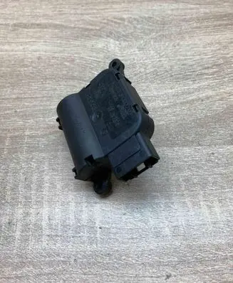 Audi A4 S4 B6 8E 8H Air flap motor/actuator 8E1820511D 0132801306