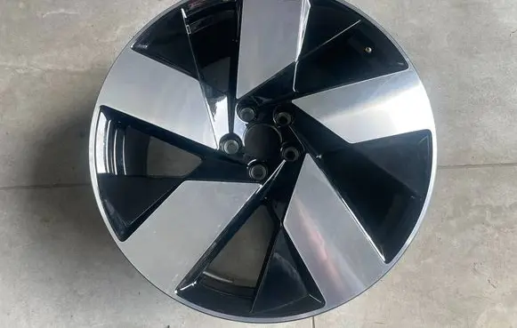 Volvo EX40 R20 alloy rim 32143630