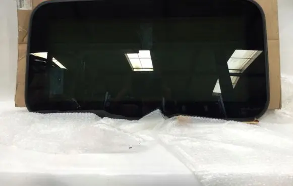Mitsubishi Outlander Sunroof glass MW400246