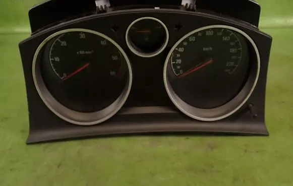 Opel Zafira B Speedometer (instrument cluster) 13225988