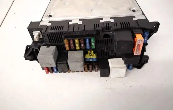 Mercedes-Benz CLS C219 Fuse box set 2115454201