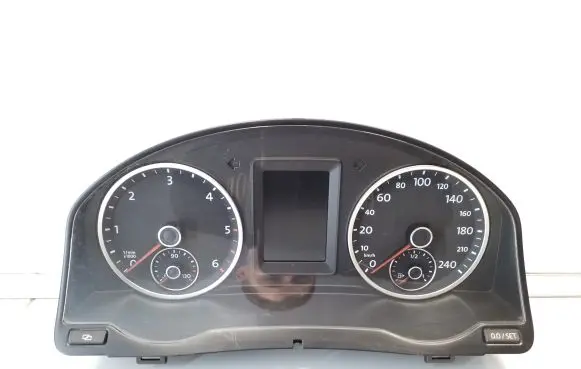 Volkswagen Tiguan Speedometer (instrument cluster) 5N0920872A