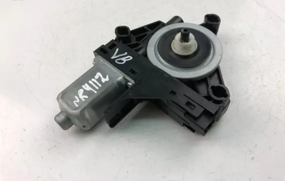 Volvo XC70 Front door window regulator motor 966265102