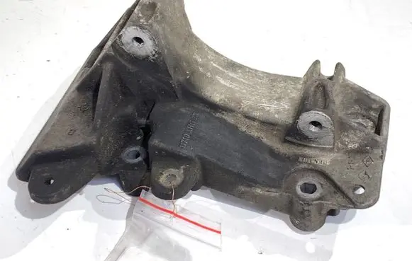 Renault Scenic III - Grand scenic III Generator/alternator bracket 