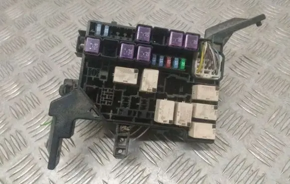Suzuki Swift I Fuse module